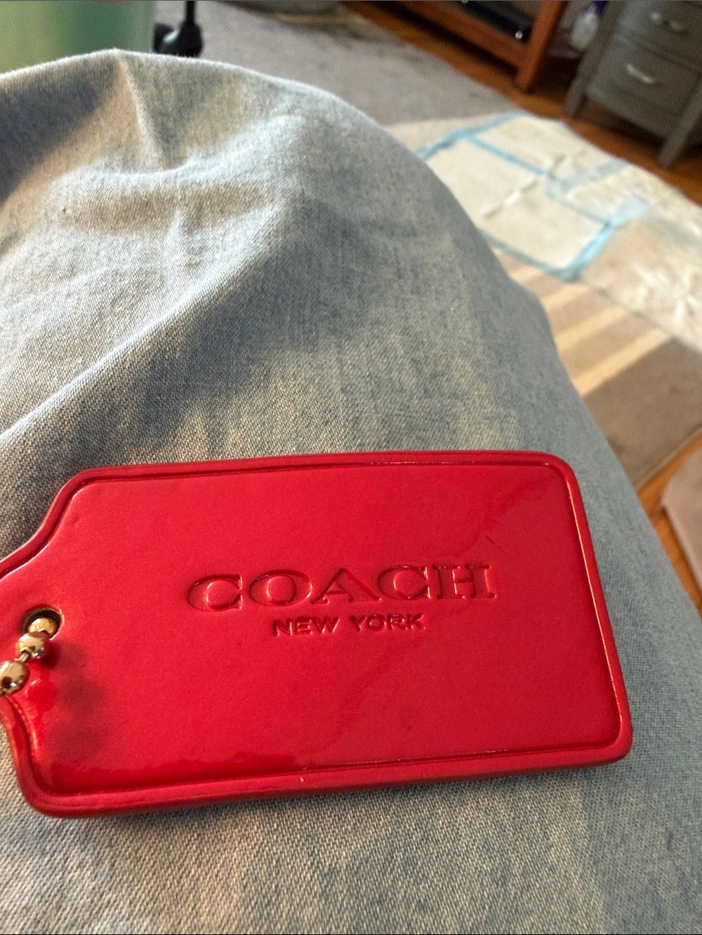 Coach Red Patent Leather Tag with Gold Chain - Picture 3 of 3